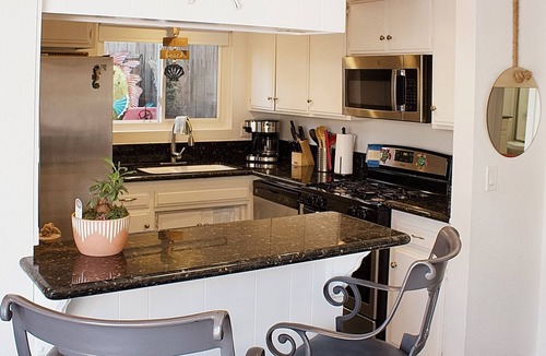 Santa Ana Heights House | Delightful Duplex Sleeps 10 comfortably with WiFi &Pet Friendly in Newport Beach