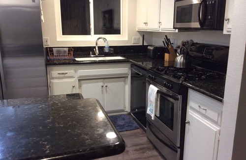 Santa Ana Heights House | Delightful Duplex Sleeps 10 comfortably with WiFi &Pet Friendly in Newport Beach