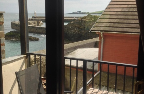 Mevagissey House | Delightful home with balcony overlooking the sea. Easy access, Free car park