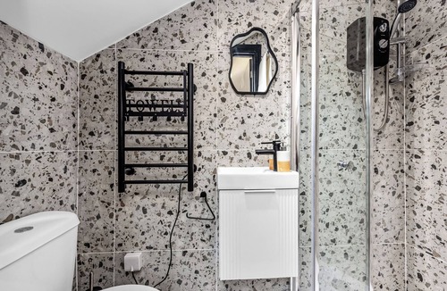 Peckham Apartment | Delightful Studio Suite with Modern Kitchenette