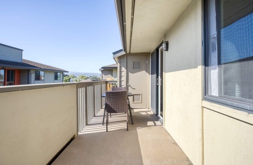Foster City Apartment | Deluxe Foster City 1BR w/Gym, Pool, W/D, near highways, by Blueground