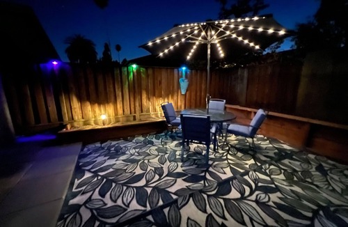 Rohnert Park Apartment | Deluxe Guest Suite w/private yard, king bed, sofa bed, desk, next to a park!