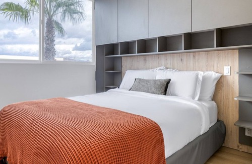 La Brea Apartment | Deluxe Hollywood 1BR w/ Terrace & Gym, nr Melrose shops, by Blueground
