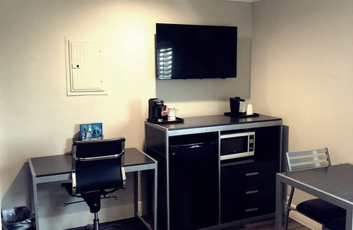 Hawthorne Hotel | Deluxe Inn Hawthorne