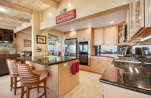 Capistrano Beach House | Deluxe Oceanfront Beach House I Luxury Hot Tub I Family Game Room I On the Beach