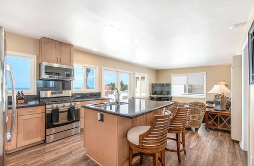 Capistrano Beach House | Deluxe Oceanfront Beach House I Luxury Hot Tub I Family Game Room I On the Beach