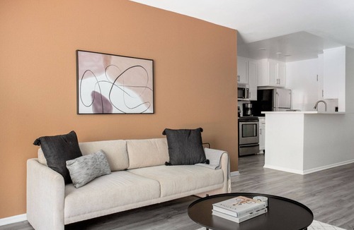 Pacific Palisades Apartment | Deluxe Pacific Palisades 1BR w/Pool, Close to Beach, by Blueground