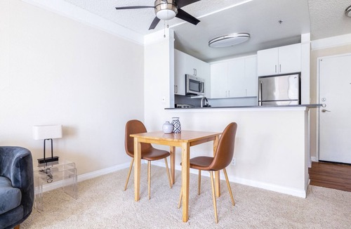 Sherman Oaks Apartment | Deluxe Sherman Oaks 1BR w/Pool, Gym, Lounge, near TJ + WF, by Blueground