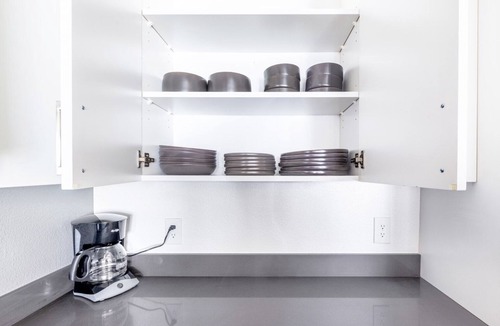 Sherman Oaks Apartment | Deluxe Sherman Oaks 1BR w/Pool, Gym, Lounge, near TJ + WF, by Blueground