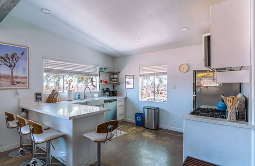 Yucca Valley House | Desert Escape: Stargazing, Pet-Friendly, Starlink