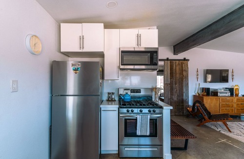 Yucca Valley House | Desert Escape: Stargazing, Pet-Friendly, Starlink