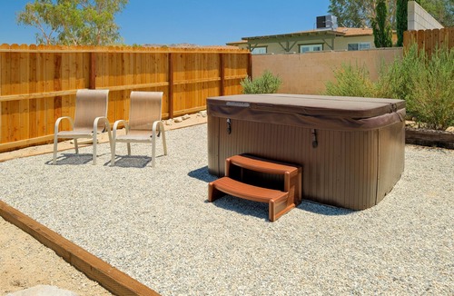 Twentynine Palms House | Desert Escape in 29 Palms - Stargaze and Soak under the stars - 5 mins from JTNP