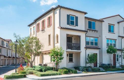 El Monte House | Designer 3BR El Monte Retreat Near DTLA & Pasadena