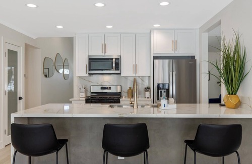 Canyon Country House | DESIGNER 4-bedroom 2 Bath POOL, SPA & ARCADE! Santa Clarita Valley