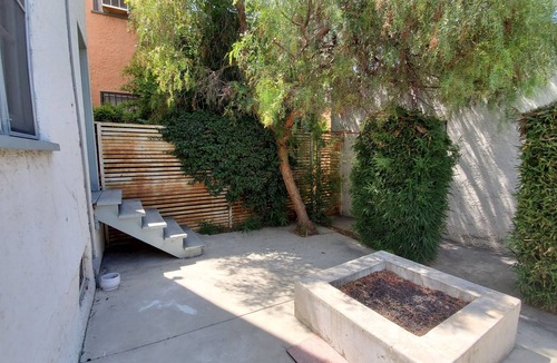 Greater Wilshire - Hancock Park Apartment | Designer Hancock Park home/2 beds + 2 baths