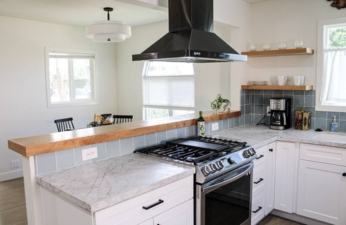 Del Aire House | Designer Remodel 3 bed/2 bath Beach House Near LAX