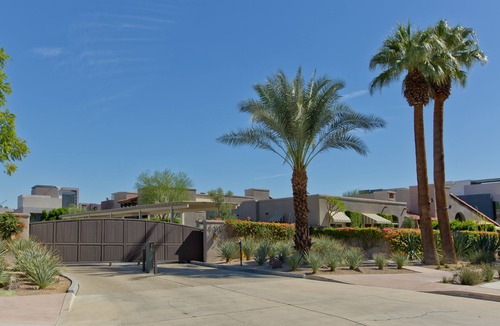 The Morrison House | Designer Townhouse in the heart of Palm Springs, Convention Center. CITY ID#3867