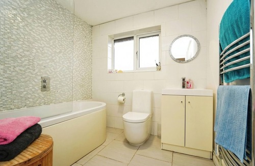 Quedgeley House | Detached 5-Bed with Games Room · Quedgeley near Gloucester · Sleeps 10