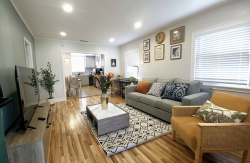 Pasadena House | Detached Bungalow Home Prime location Close to DT Pasadena King Size -Bed! 29