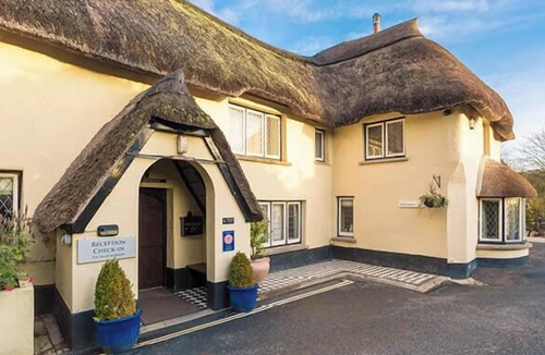 Black Torrington Villa | Devon | Relaxing Country Retreat | Pool + Sauna