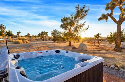 Yucca Valley House | Dez-Art Retreat