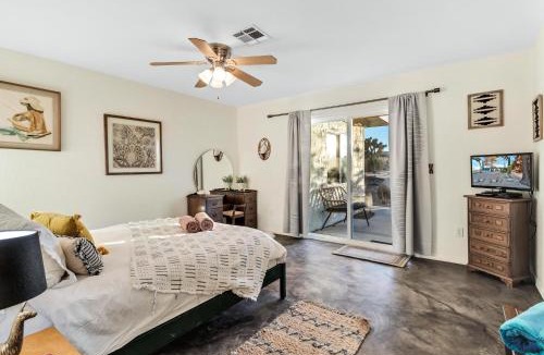 Yucca Valley House | Dez-Art Retreat