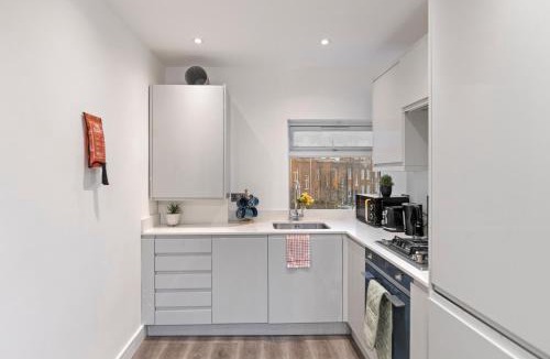 Haverstock Apartment | Diamond Suite Camden Town 3 Bedroom Sleeps 11