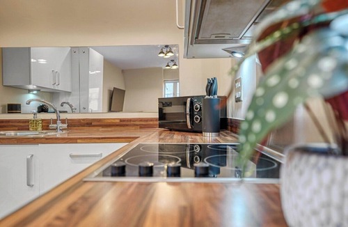 Cirencester Apartment | Discounts for Extended Stays - sleeps 4