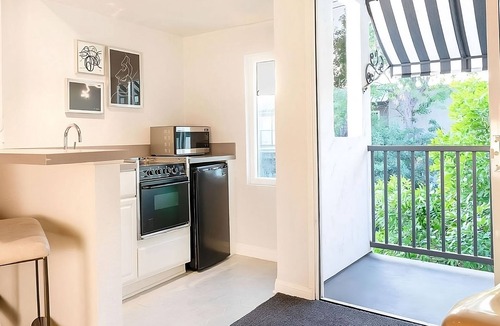 Norma Triangle Apartment | Discover Pizza Dough Pizzeria & Bar! Lovely Unit, Pet friendly