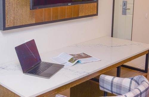 Willits House | Discover the Perfect Blend of Modern and Rustic Charm at The Woodrose in Willits