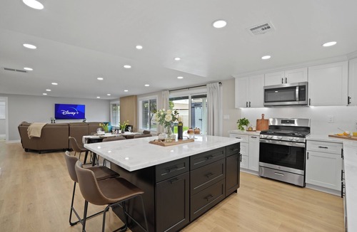 Placentia House | Disney Close-Luxury/2Kings/Elsa &Toy Story themes