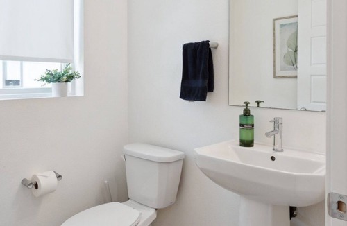 Central San Pedro House | Dockside · Modern Townhome w/Views, Theatre, All Amenities!