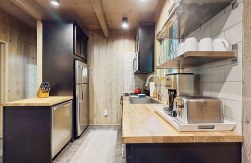 Arrowhead Villas House | Dog-friendly cabin near lake with large deck and great location
