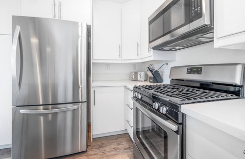 San Clemente House | Dog-friendly duplex with washer/dryer, two full kitchens, & large backyard