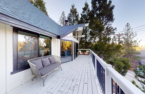 Blue Jay House | Dog-friendly home with beautiful views, large deck, smart TVs & lake access