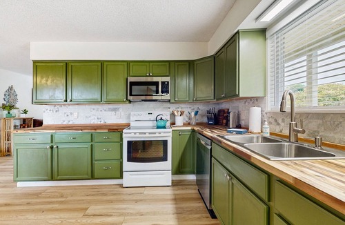 McKinleyville House | Dog friendly home w/gas grill, large backyard, horseshoe pit - close to beaches