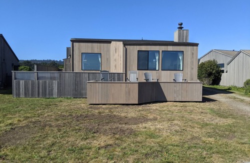 Sea Ranch House | Dog friendly Sea Ranch getaway nestled in-between the ocean and golf course