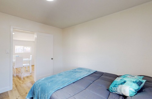 Riverside House | Dog-friendly & spacious coastal retreat with full kitchen - near parks & golf