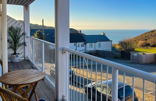 Mortehoe Apartment | Dog friendly, two bedroom holiday apartment with balcony in Mortehoe, North Devon.