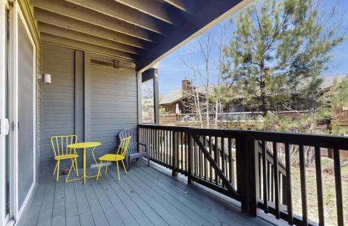 Truckee Apartment | Dolomite Delight