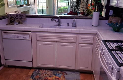 Westpark Condo | Dolphin Dynasty. Beautifully Decorated, Quiet, Wi-Fi, Pool and Tandum Bike