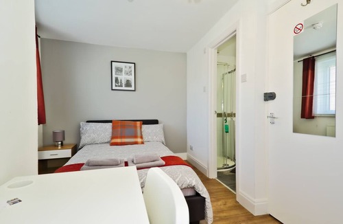 Woolwich Riverside House | Double Room Private Bathroom @ Harlinger Lodge