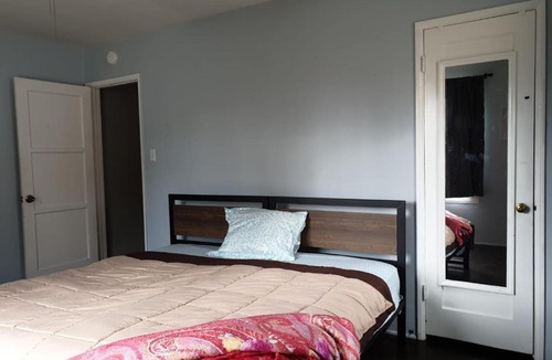 Riverside House | Double TwinBed/Private Room in a Charming bungalow
