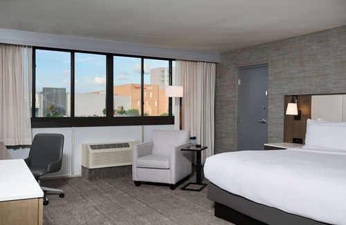 Buena Park Hotel | DoubleTree by Hilton Buena Park