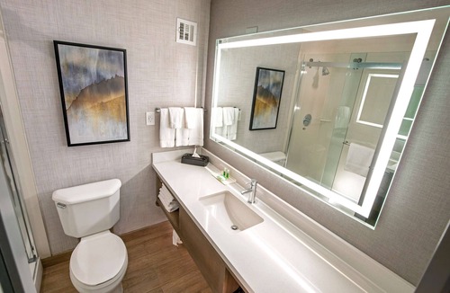 Buena Park Hotel | DoubleTree by Hilton Buena Park