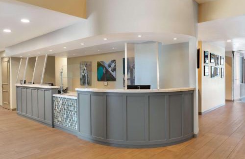 Campbell Hotel | DoubleTree by Hilton Campbell - Pruneyard Plaza