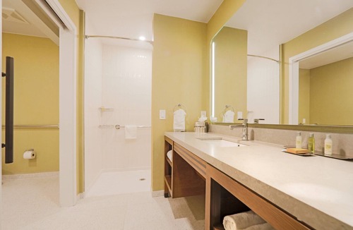 Campbell Hotel | Doubletree by Hilton Campbell - Pruneyard Plaza