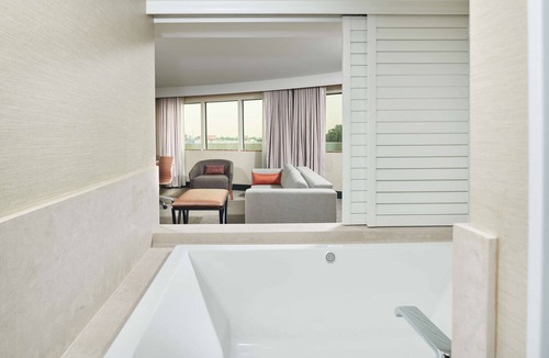 Fullerton Hotel | DoubleTree by Hilton Fullerton