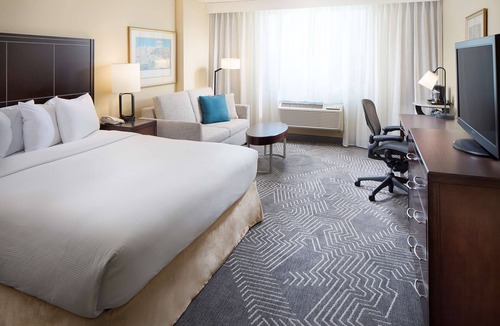 Commerce Hotel | DoubleTree by Hilton Los Angeles - Commerce