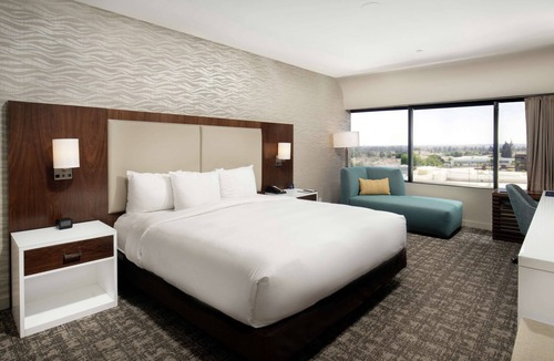 Monrovia Hotel | DoubleTree by Hilton Monrovia - Pasadena Area